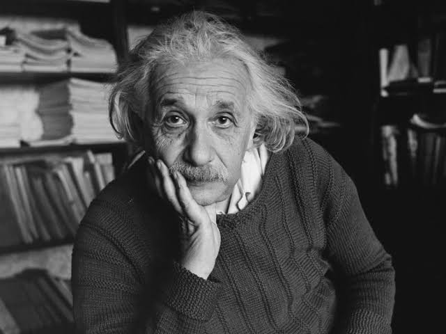Albert Einstein và Thuyết Tương Đối: Cuộc cách mạng trong tư duy vật lý